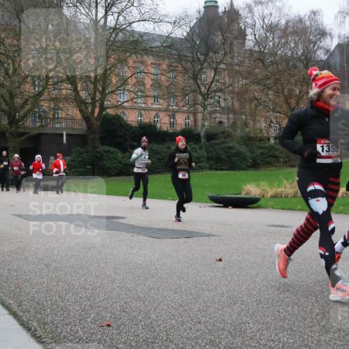 08.12.2024 - St. Pauli X-Mass-Run No. 14 Strokosch-Dieckow http://msf.ph/oto/7506652 08.12.2024 09:43:21 Laufen 86, 135 meine-sportfotos.de