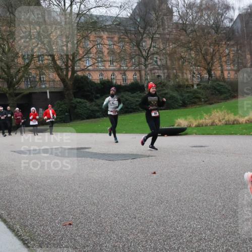 08.12.2024 - St. Pauli X-Mass-Run No. 14 Strokosch-Dieckow http://msf.ph/oto/7506653 08.12.2024 09:43:21 Laufen 86 meine-sportfotos.de