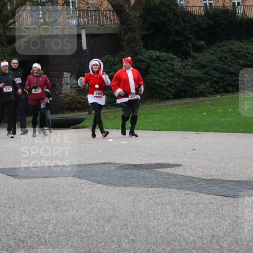 08.12.2024 - St. Pauli X-Mass-Run No. 14 Strokosch-Dieckow http://msf.ph/oto/7506658 08.12.2024 09:43:22 Laufen 3166, 833, 856, 837, 2505, 250 meine-sportfotos.de