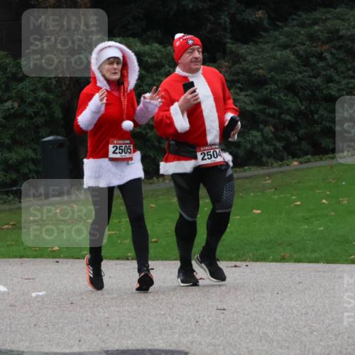 08.12.2024 - St. Pauli X-Mass-Run No. 14 Strokosch-Dieckow http://msf.ph/oto/7506667 08.12.2024 09:43:24 Laufen 1000, 2505, 2504 meine-sportfotos.de
