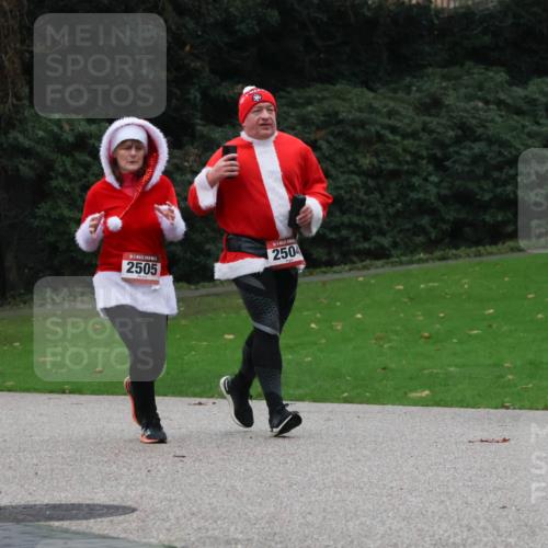 08.12.2024 - St. Pauli X-Mass-Run No. 14 Strokosch-Dieckow http://msf.ph/oto/7506669 08.12.2024 09:43:24 Laufen 2505, 2504 meine-sportfotos.de