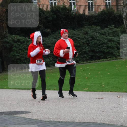 08.12.2024 - St. Pauli X-Mass-Run No. 14 Strokosch-Dieckow http://msf.ph/oto/7506671 08.12.2024 09:43:24 Laufen 1854, 837, 2505, 2504 meine-sportfotos.de