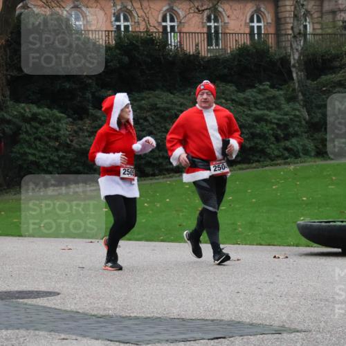 08.12.2024 - St. Pauli X-Mass-Run No. 14 Strokosch-Dieckow http://msf.ph/oto/7506673 08.12.2024 09:43:25 Laufen 333, 837, 2505, 2504 meine-sportfotos.de