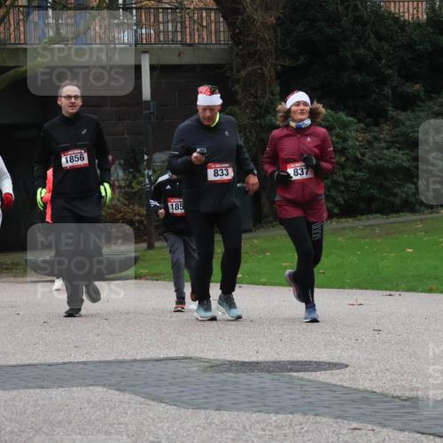 08.12.2024 - St. Pauli X-Mass-Run No. 14 Strokosch-Dieckow http://msf.ph/oto/7506677 08.12.2024 09:43:25 Laufen 2587, 12, 913, 1856, 185, 833, 837 meine-sportfotos.de