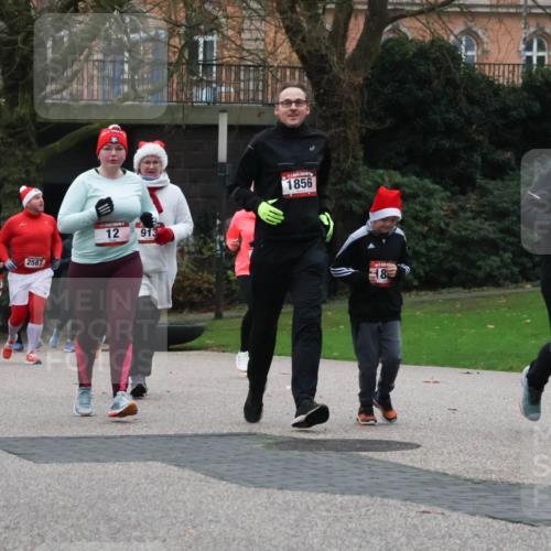 08.12.2024 - St. Pauli X-Mass-Run No. 14 Strokosch-Dieckow http://msf.ph/oto/7506692 08.12.2024 09:43:27 Laufen 12, 4312, 2587, 913, 1856, 18, 633 meine-sportfotos.de