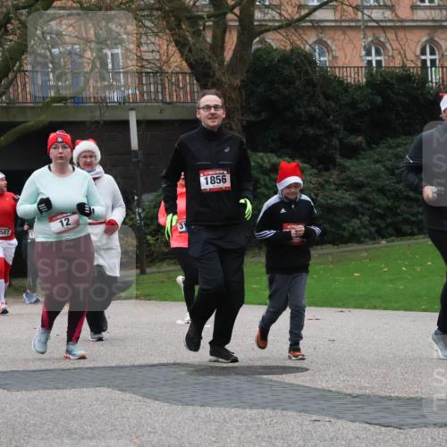 08.12.2024 - St. Pauli X-Mass-Run No. 14 Strokosch-Dieckow http://msf.ph/oto/7506694 08.12.2024 09:43:27 Laufen 312, 2587, 1, 1856, 12, 833 meine-sportfotos.de