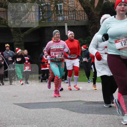 08.12.2024 - St. Pauli X-Mass-Run No. 14 Strokosch-Dieckow http://msf.ph/oto/7506711 08.12.2024 09:43:30 Laufen 1251, 2843, 288, 11, 312, 2587, 1153, 12 meine-sportfotos.de