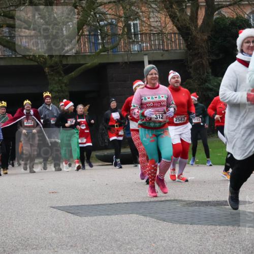 08.12.2024 - St. Pauli X-Mass-Run No. 14 Strokosch-Dieckow http://msf.ph/oto/7506714 08.12.2024 09:43:30 Laufen 2797, 1251, 2843, 288, 54, 11, 312, 2587, 1153, 12 meine-sportfotos.de