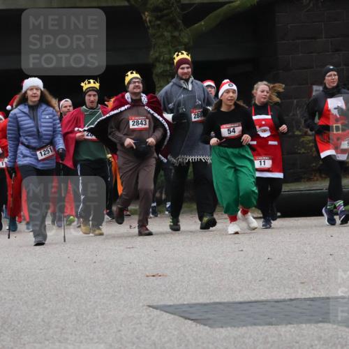08.12.2024 - St. Pauli X-Mass-Run No. 14 Strokosch-Dieckow http://msf.ph/oto/7506717 08.12.2024 09:43:31 Laufen 2797, 2798, 11, 2843, 288, 1251, 54, 11 meine-sportfotos.de