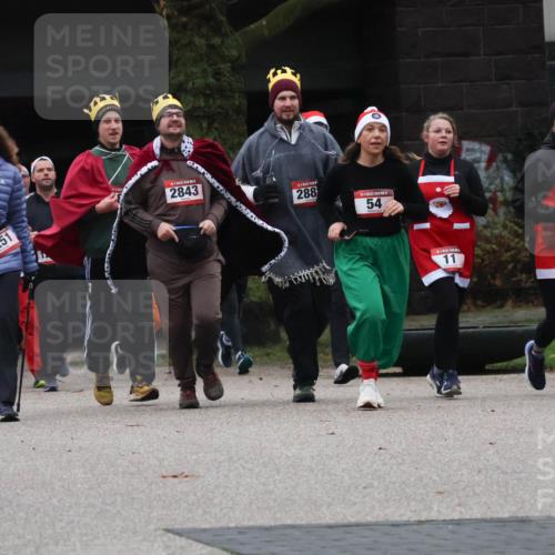 08.12.2024 - St. Pauli X-Mass-Run No. 14 Strokosch-Dieckow http://msf.ph/oto/7506720 08.12.2024 09:43:31 Laufen 1183, 1251, 2843, 288, 54, 11 meine-sportfotos.de