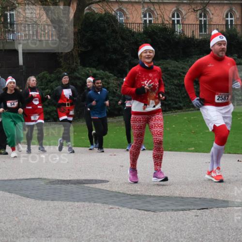 08.12.2024 - St. Pauli X-Mass-Run No. 14 Strokosch-Dieckow http://msf.ph/oto/7506730 08.12.2024 09:43:32 Laufen 2843, 54, 11, 115, 2587, 2716 meine-sportfotos.de