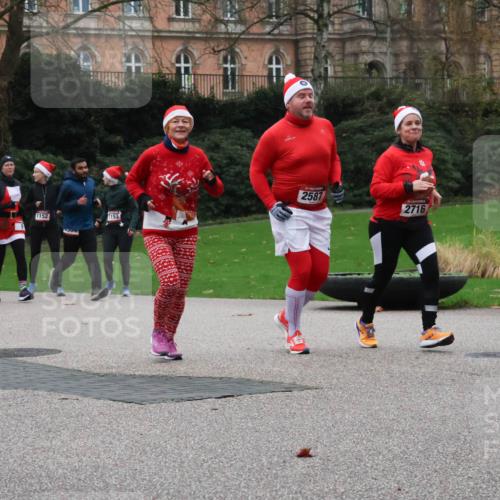 08.12.2024 - St. Pauli X-Mass-Run No. 14 Strokosch-Dieckow http://msf.ph/oto/7506734 08.12.2024 09:43:33 Laufen 54, 11, 1152, 355, 1153, 2587, 2716 meine-sportfotos.de