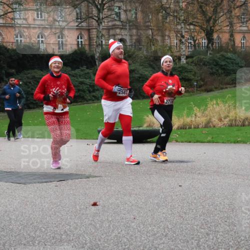 08.12.2024 - St. Pauli X-Mass-Run No. 14 Strokosch-Dieckow http://msf.ph/oto/7506737 08.12.2024 09:43:33 Laufen 11, 2587, 2716 meine-sportfotos.de