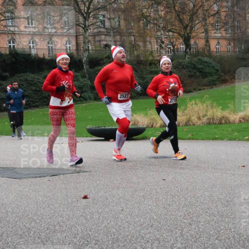 08.12.2024 - St. Pauli X-Mass-Run No. 14 Strokosch-Dieckow http://msf.ph/oto/7506739 08.12.2024 09:43:33 Laufen 11, 2587, 2716 meine-sportfotos.de