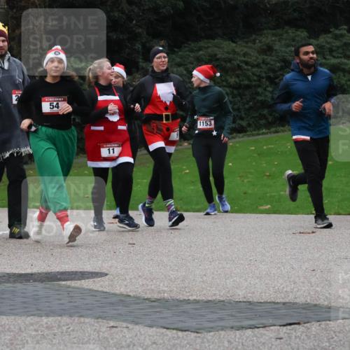 08.12.2024 - St. Pauli X-Mass-Run No. 14 Strokosch-Dieckow http://msf.ph/oto/7506746 08.12.2024 09:43:34 Laufen 61, 908, 54, 11, 1153 meine-sportfotos.de
