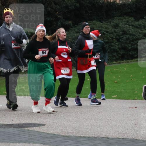 08.12.2024 - St. Pauli X-Mass-Run No. 14 Strokosch-Dieckow http://msf.ph/oto/7506748 08.12.2024 09:43:34 Laufen 2861, 2886, 54, 11, 153 meine-sportfotos.de