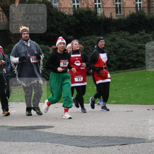 08.12.2024 - St. Pauli X-Mass-Run No. 14 Strokosch-Dieckow http://msf.ph/oto/7506751 08.12.2024 09:43:34 Laufen 2843, 861, 288, 54, 11 meine-sportfotos.de
