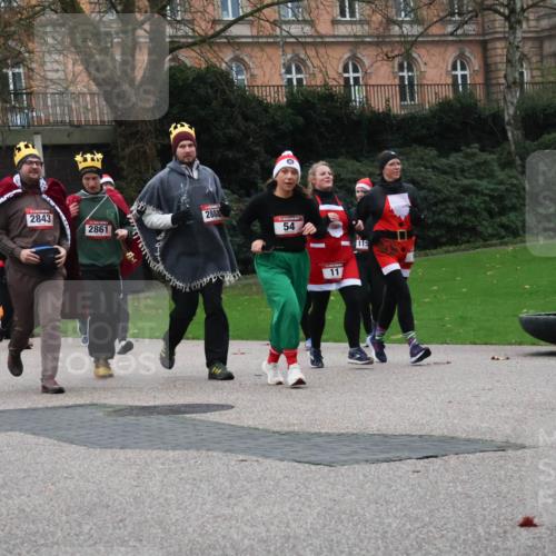 08.12.2024 - St. Pauli X-Mass-Run No. 14 Strokosch-Dieckow http://msf.ph/oto/7506753 08.12.2024 09:43:35 Laufen 1251, 1274, 2843, 2861, 2888, 54, 115, 11 meine-sportfotos.de