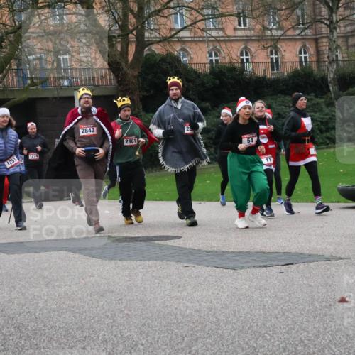 08.12.2024 - St. Pauli X-Mass-Run No. 14 Strokosch-Dieckow http://msf.ph/oto/7506757 08.12.2024 09:43:35 Laufen 1183, 169, 3289, 320, 1251, 1274, 2843, 2861, 28, 54, 11 meine-sportfotos.de