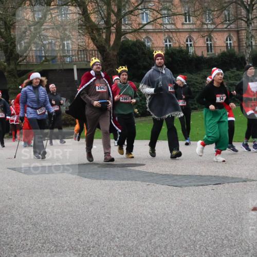 08.12.2024 - St. Pauli X-Mass-Run No. 14 Strokosch-Dieckow http://msf.ph/oto/7506759 08.12.2024 09:43:35 Laufen 1183, 2798, 169, 1251, 1274, 2843, 2861, 28, 1152, 54 meine-sportfotos.de