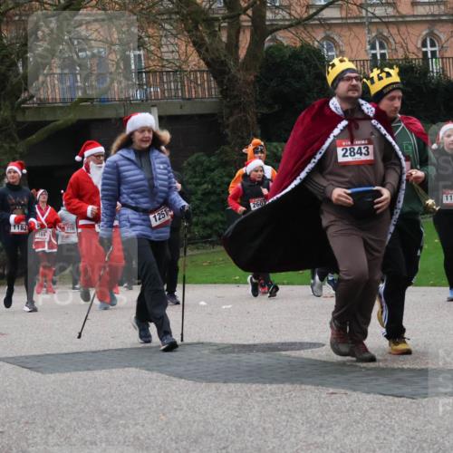 08.12.2024 - St. Pauli X-Mass-Run No. 14 Strokosch-Dieckow http://msf.ph/oto/7506766 08.12.2024 09:43:36 Laufen 3286, 1183, 1251, 2798, 3288, 3289, 2306, 1169, 2603, 2843, 1152, 288 meine-sportfotos.de