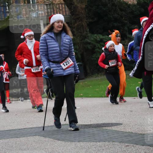 08.12.2024 - St. Pauli X-Mass-Run No. 14 Strokosch-Dieckow http://msf.ph/oto/7506771 08.12.2024 09:43:37 Laufen 1183, 230, 3289, 1092, 1251, 2603, 2843 meine-sportfotos.de
