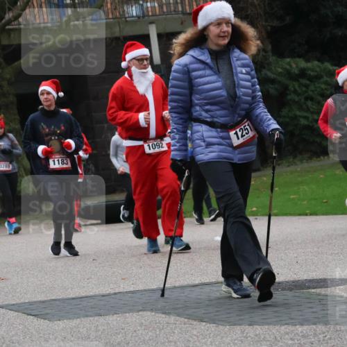 08.12.2024 - St. Pauli X-Mass-Run No. 14 Strokosch-Dieckow http://msf.ph/oto/7506775 08.12.2024 09:43:37 Laufen 3286, 1092, 3289, 1183, 3288, 1251, 260, 696 meine-sportfotos.de