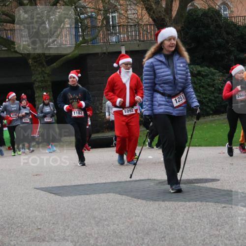 08.12.2024 - St. Pauli X-Mass-Run No. 14 Strokosch-Dieckow http://msf.ph/oto/7506776 08.12.2024 09:43:37 Laufen 3183, 2797, 2798, 3286, 3288, 1183, 1251, 3289, 1092, 2603, 69, 2908 meine-sportfotos.de