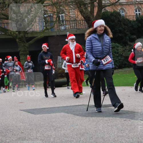 08.12.2024 - St. Pauli X-Mass-Run No. 14 Strokosch-Dieckow http://msf.ph/oto/7506780 08.12.2024 09:43:37 Laufen 3183, 2797, 2799, 2798, 58, 3286, 3288, 1183, 1092, 3289, 1251, 2603, 2908 meine-sportfotos.de