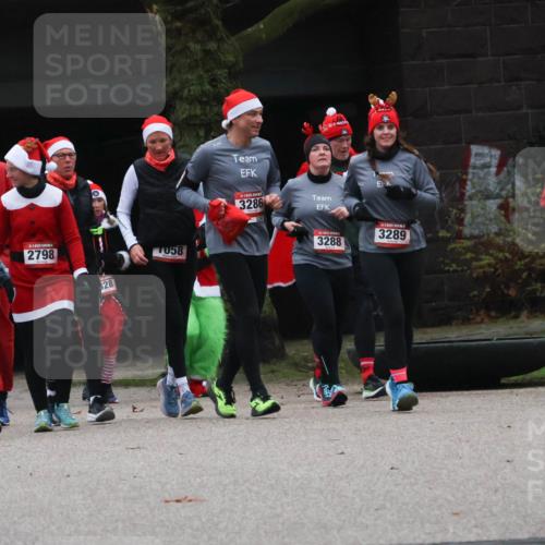 08.12.2024 - St. Pauli X-Mass-Run No. 14 Strokosch-Dieckow http://msf.ph/oto/7506796 08.12.2024 09:43:39 Laufen 295, 2797, 2798, 1058, 28, 3286, 3288, 3289, 1169, 1169 meine-sportfotos.de