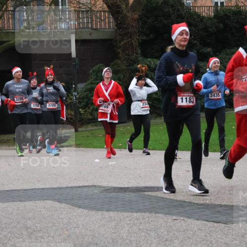 08.12.2024 - St. Pauli X-Mass-Run No. 14 Strokosch-Dieckow http://msf.ph/oto/7506804 08.12.2024 09:43:40 Laufen 798, 1048, 938, 3286, 234, 3288, 3289, 1169, 1169, 1183, 167, 2435, 1092 meine-sportfotos.de
