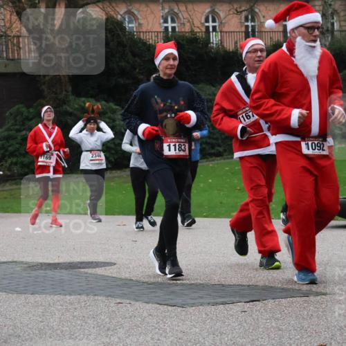 08.12.2024 - St. Pauli X-Mass-Run No. 14 Strokosch-Dieckow http://msf.ph/oto/7506805 08.12.2024 09:43:40 Laufen 3286, 3288, 3289, 1169, 119, 2346, 1183, 1167, 1092, 1274 meine-sportfotos.de