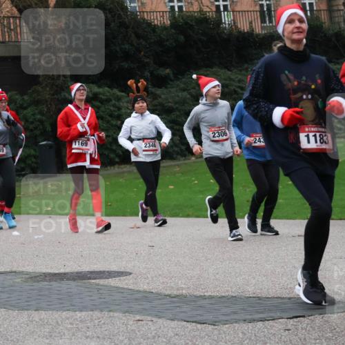 08.12.2024 - St. Pauli X-Mass-Run No. 14 Strokosch-Dieckow http://msf.ph/oto/7506813 08.12.2024 09:43:41 Laufen 3286, 3288, 1169, 3289, 1169, 2346, 2345, 2306, 243, 1183, 167 meine-sportfotos.de