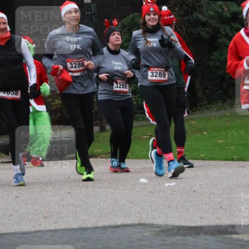 08.12.2024 - St. Pauli X-Mass-Run No. 14 Strokosch-Dieckow http://msf.ph/oto/7506820 08.12.2024 09:43:42 Laufen 1048, 1058, 3286, 3288, 3289, 1169, 1169 meine-sportfotos.de