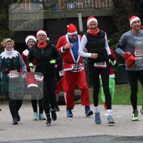 08.12.2024 - St. Pauli X-Mass-Run No. 14 Strokosch-Dieckow http://msf.ph/oto/7506835 08.12.2024 09:43:43 Laufen 444, 3183, 295, 2797, 1048, 32, 16, 1146, 1058, 3286, 3286, 8288 meine-sportfotos.de