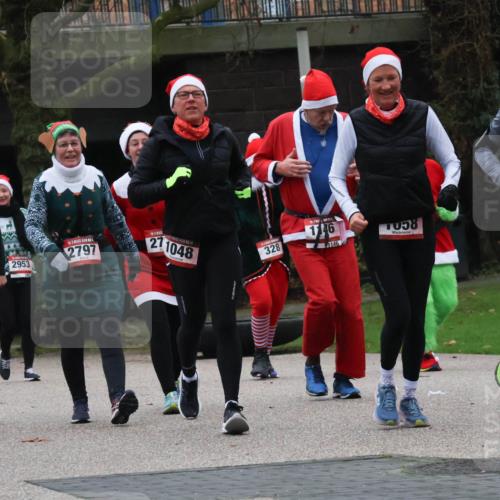 08.12.2024 - St. Pauli X-Mass-Run No. 14 Strokosch-Dieckow http://msf.ph/oto/7506837 08.12.2024 09:43:43 Laufen 29, 3183, 2797, 271048, 2953, 1146, 328, 1146, 1058, 3286, 3286 meine-sportfotos.de