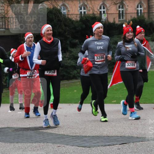 08.12.2024 - St. Pauli X-Mass-Run No. 14 Strokosch-Dieckow http://msf.ph/oto/7506848 08.12.2024 09:43:45 Laufen 797, 898, 1048, 328, 16, 058, 146, 3286, 3286, 3289, 1169, 1169 meine-sportfotos.de