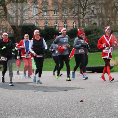 08.12.2024 - St. Pauli X-Mass-Run No. 14 Strokosch-Dieckow http://msf.ph/oto/7506852 08.12.2024 09:43:45 Laufen 2797, 1048, 321, 1058, 3286, 3289, 1169, 1169, 2346 meine-sportfotos.de