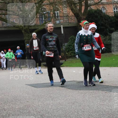 08.12.2024 - St. Pauli X-Mass-Run No. 14 Strokosch-Dieckow http://msf.ph/oto/7506874 08.12.2024 09:43:47 Laufen 2822, 2952, 3340, 2797, 83, 328 meine-sportfotos.de
