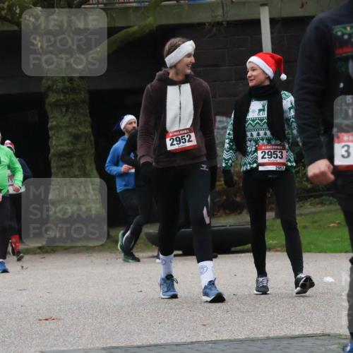 08.12.2024 - St. Pauli X-Mass-Run No. 14 Strokosch-Dieckow http://msf.ph/oto/7506887 08.12.2024 09:43:48 Laufen 937, 2822, 2952, 14, 2953, 2953, 3183 meine-sportfotos.de