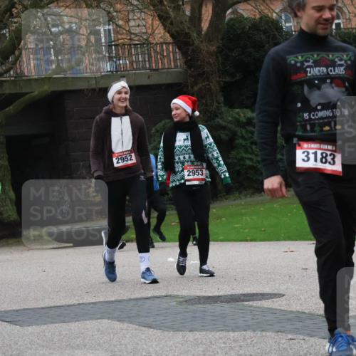 08.12.2024 - St. Pauli X-Mass-Run No. 14 Strokosch-Dieckow http://msf.ph/oto/7506892 08.12.2024 09:43:49 Laufen 937, 3011, 2822, 2952, 2953, 3183 meine-sportfotos.de