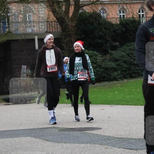 08.12.2024 - St. Pauli X-Mass-Run No. 14 Strokosch-Dieckow http://msf.ph/oto/7506898 08.12.2024 09:43:50 Laufen 937, 301, 2822, 2952, 2953 meine-sportfotos.de
