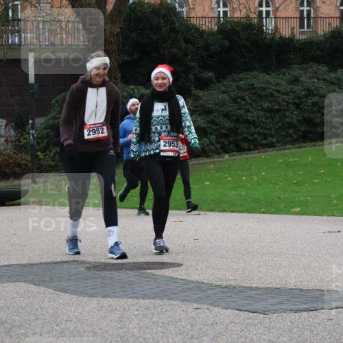 08.12.2024 - St. Pauli X-Mass-Run No. 14 Strokosch-Dieckow http://msf.ph/oto/7506899 08.12.2024 09:43:50 Laufen 151, 2822, 2952, 2953, 3183 meine-sportfotos.de
