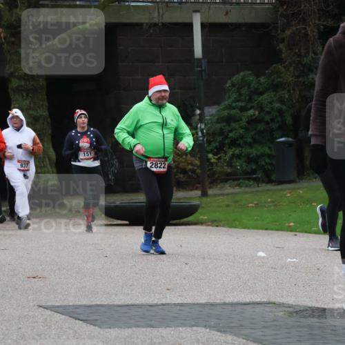 08.12.2024 - St. Pauli X-Mass-Run No. 14 Strokosch-Dieckow http://msf.ph/oto/7506904 08.12.2024 09:43:51 Laufen 11, 2501, 937, 151, 2822, 2952 meine-sportfotos.de