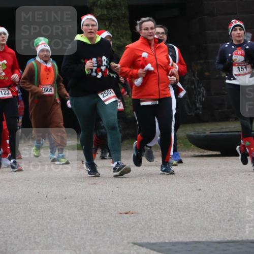 08.12.2024 - St. Pauli X-Mass-Run No. 14 Strokosch-Dieckow http://msf.ph/oto/7506912 08.12.2024 09:43:52 Laufen 253, 3123, 605, 2501, 2350, 151 meine-sportfotos.de
