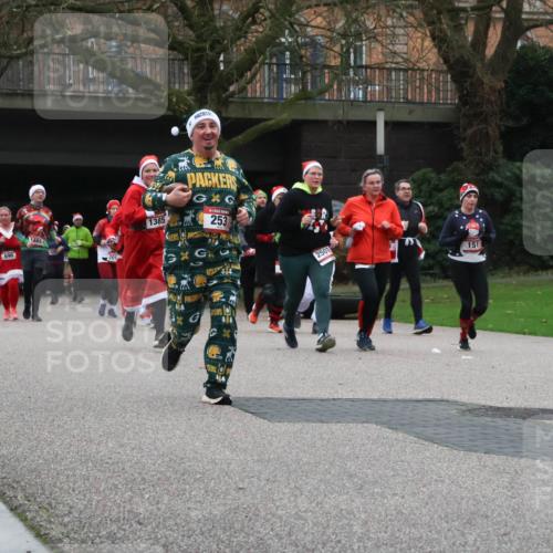08.12.2024 - St. Pauli X-Mass-Run No. 14 Strokosch-Dieckow http://msf.ph/oto/7506924 08.12.2024 09:43:54 Laufen 690, 385, 1385, 253, 414, 2501, 151 meine-sportfotos.de