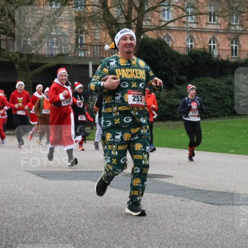 08.12.2024 - St. Pauli X-Mass-Run No. 14 Strokosch-Dieckow http://msf.ph/oto/7506937 08.12.2024 09:43:55 Laufen 751, 3123, 1605, 1385, 887, 253, 151 meine-sportfotos.de
