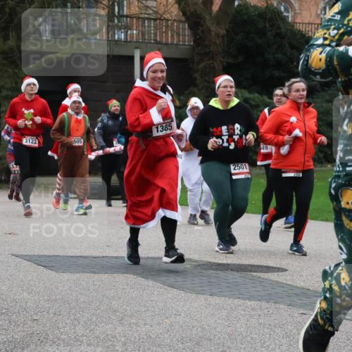 08.12.2024 - St. Pauli X-Mass-Run No. 14 Strokosch-Dieckow http://msf.ph/oto/7506942 08.12.2024 09:43:56 Laufen 1385, 1985, 751, 3123, 505, 2016, 2501, 2501, 49, 2350, 25, 414 meine-sportfotos.de