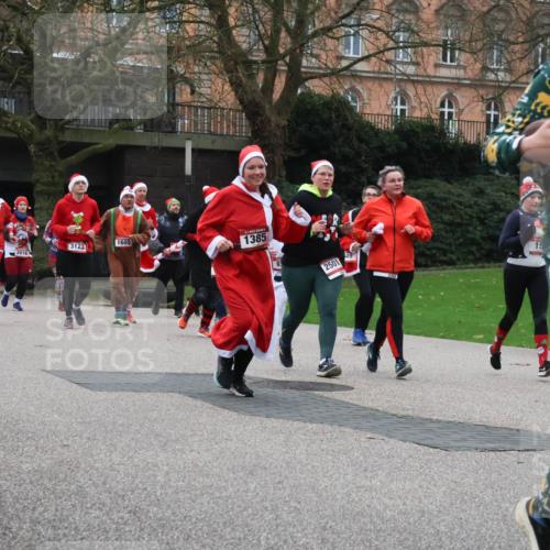 08.12.2024 - St. Pauli X-Mass-Run No. 14 Strokosch-Dieckow http://msf.ph/oto/7506944 08.12.2024 09:43:56 Laufen 85, 690, 751, 1605, 1385, 3123, 2016, 2501, 49, 15, 253 meine-sportfotos.de
