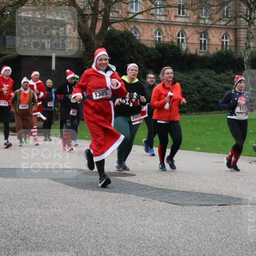 08.12.2024 - St. Pauli X-Mass-Run No. 14 Strokosch-Dieckow http://msf.ph/oto/7506947 08.12.2024 09:43:56 Laufen 3123, 300, 751, 2016, 1605, 887, 1385, 2501, 9, 151 meine-sportfotos.de
